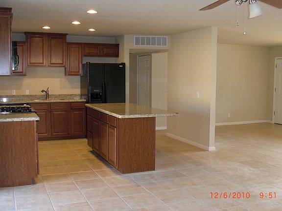3rd image of 6932 E Moreland St