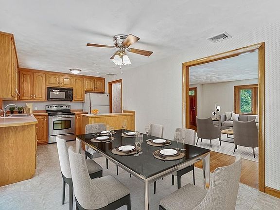 3rd image of 150 Patricia Dr