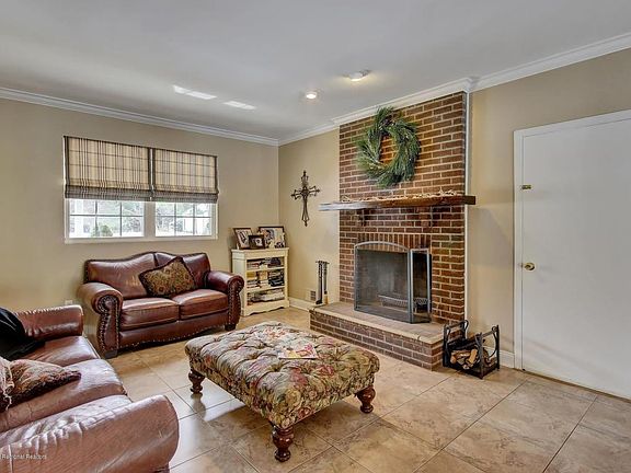 4th image of 11 Burdge Dr