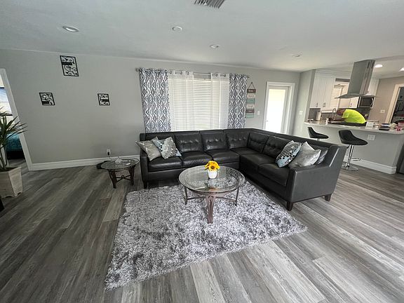 5th image of 3251 SW 23rd Ct