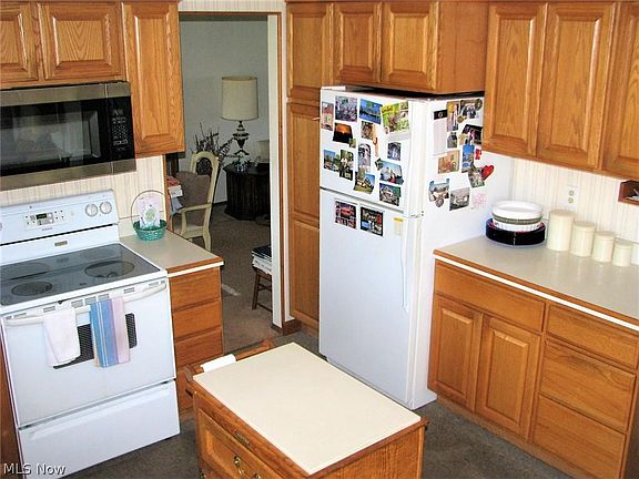 3rd image of 32530 Arlesford Dr