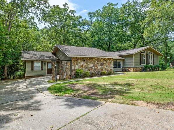 906 Wimbledon Dr, Dothan, AL 36305