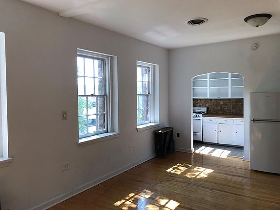 4th image of 324 Kittson Ave
