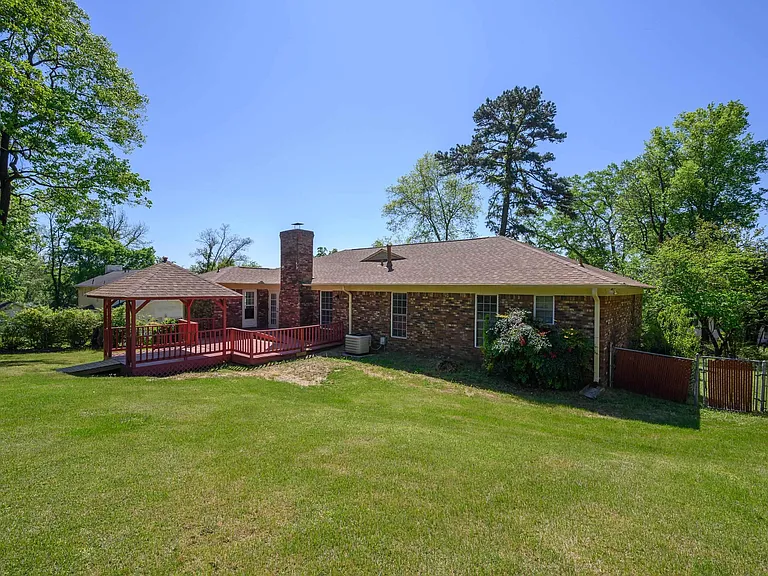 1828 Jacobs Ln — Photo 44