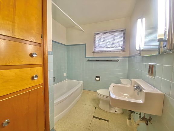 5th image of 236 W 4th St APT 3