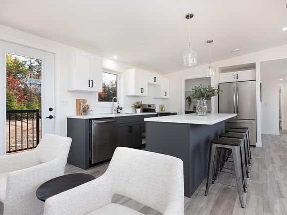 4th image of 6 Pebble Lane West St