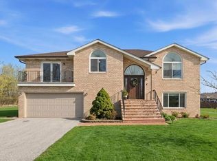 11109 Iowa St, Crown Point, IN 46307