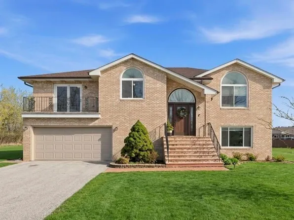 11109 Iowa St, Crown Point, IN 46307