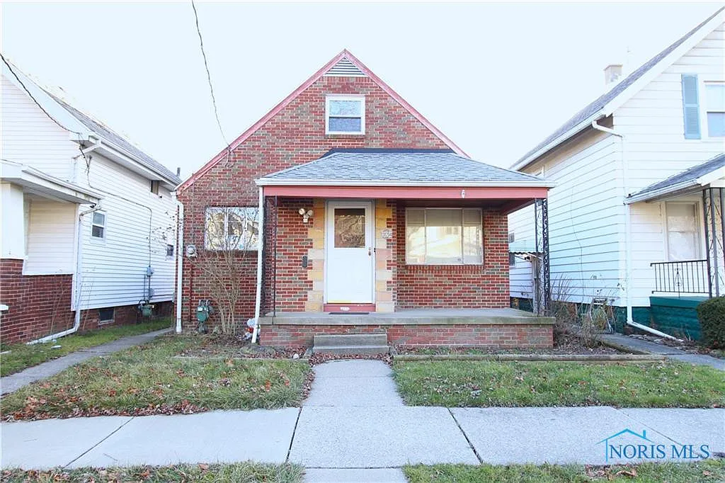 324 E Pearl St photo 1