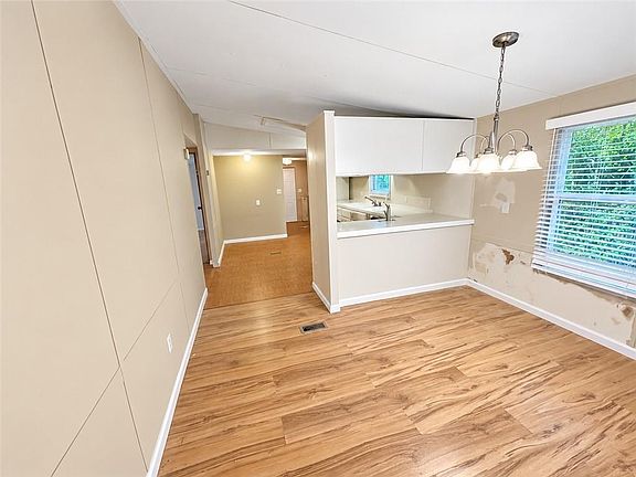 5th image of 729 Doster Cir