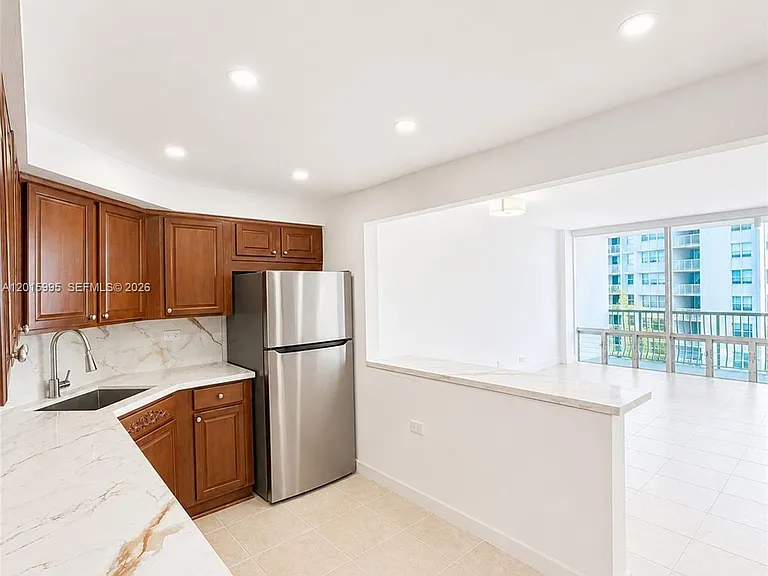 1408 Brickell Bay Dr #1104 — Photo 4