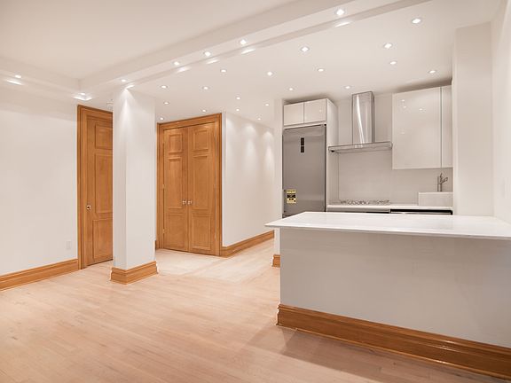 3rd image of 150 W 58th St APT 9B