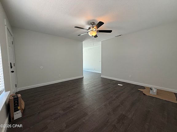4th image of 601 E 4th Ct