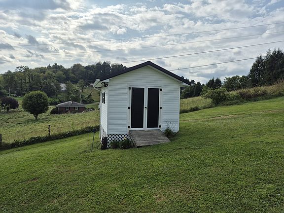 3rd image of 521 Grannys Rd