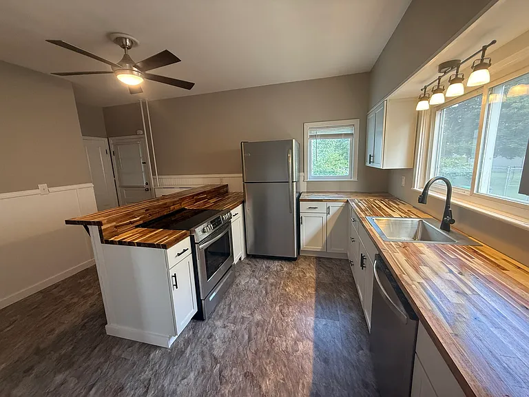 303 S Elmer Ave — Photo 1
