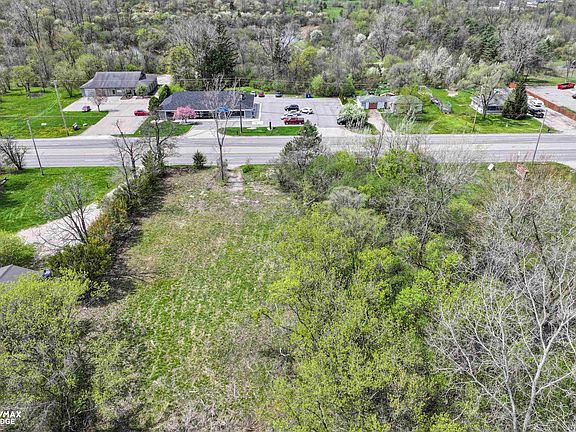 3rd image of 3353 S Center Rd