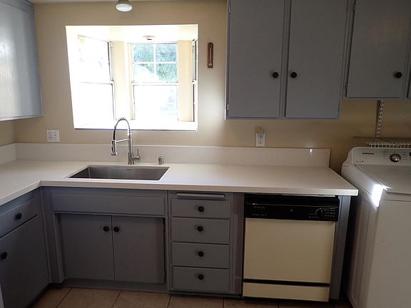3rd image of 8001 Cornflower Cir
