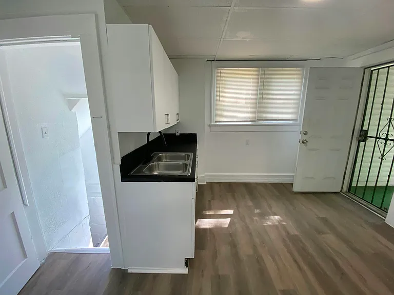 712 Roselle Ave #A — Photo 3