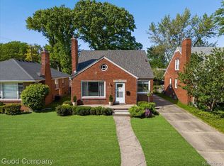 21111 Fleetwood Dr, Harper Woods, MI 48225