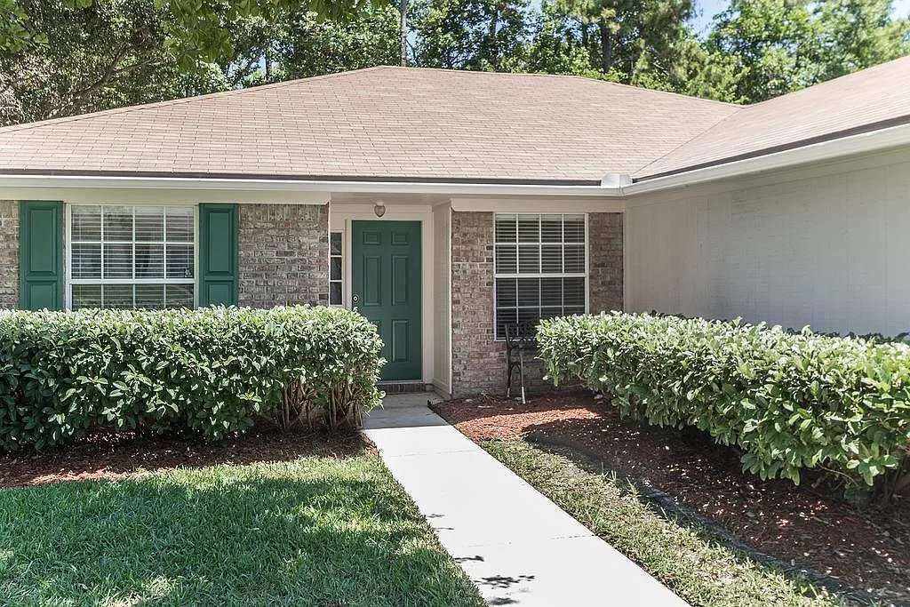 4429 Apple Leaf Dr E — Photo 1
