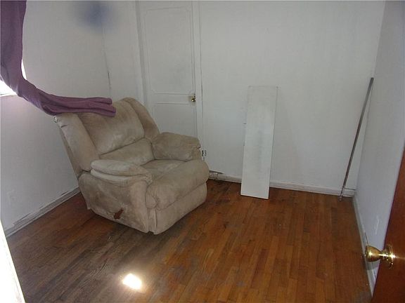 5th image of 3634 N Graceland Ave