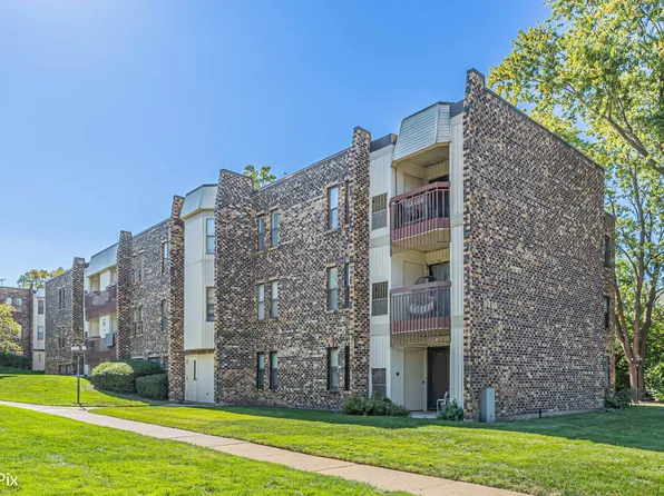 2210 Country Club Dr #21, Woodridge, IL 60517