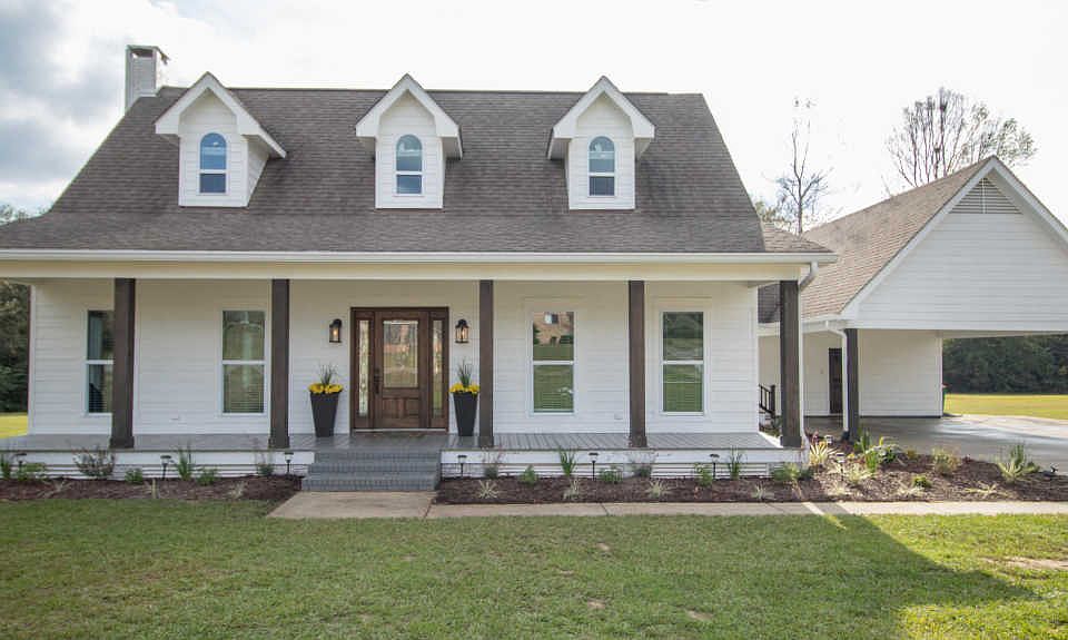 1st image of 18007 Robinwood Dr