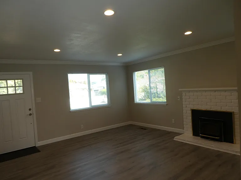 1605 Redwood Ave — Photo 6
