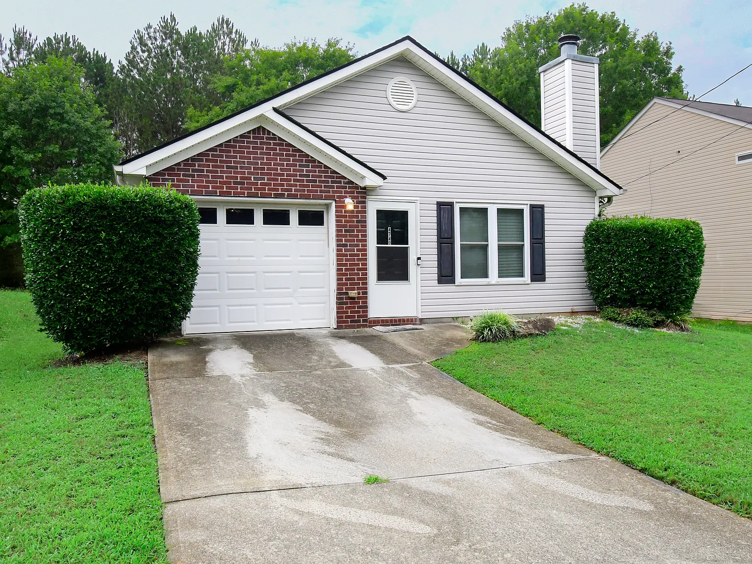 3 bed, 1378 sqft, $2,000 — Photo 2