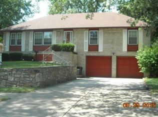 3904 S Milton Dr, Independence, MO 64055