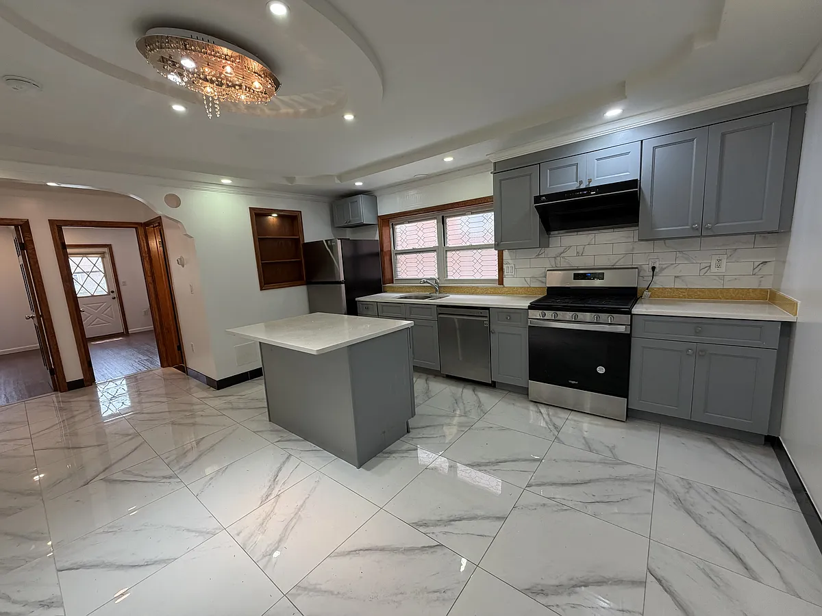 Building Photo - 1318 Mace Ave #1