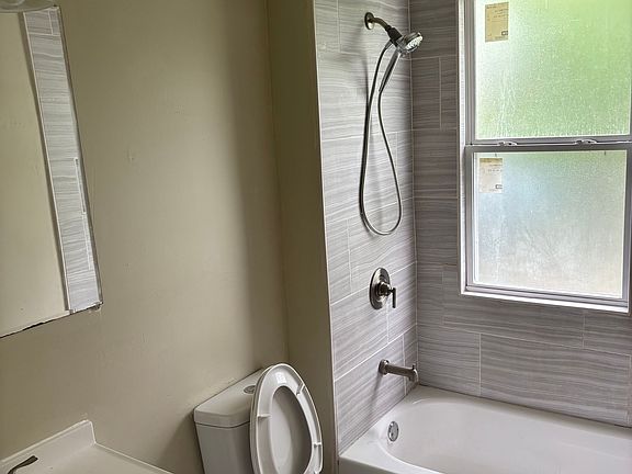 5th image of 411-413 Berkeley Rd #411