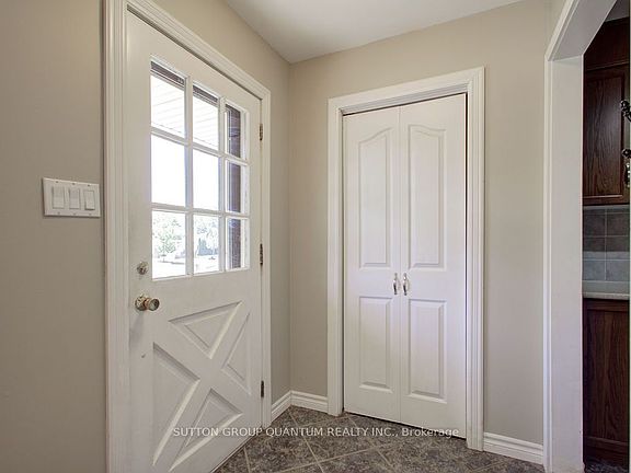 5th image of 462 Withnell Cres
