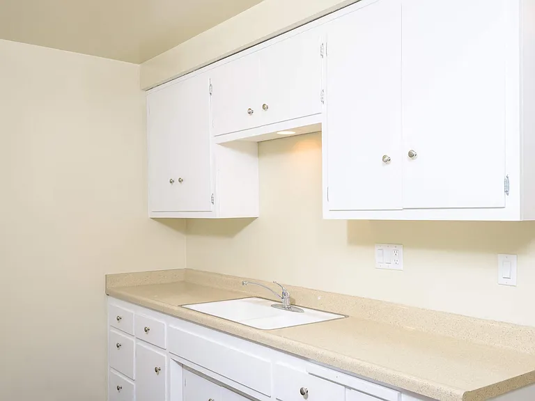 Martin Apartments — Photo 10