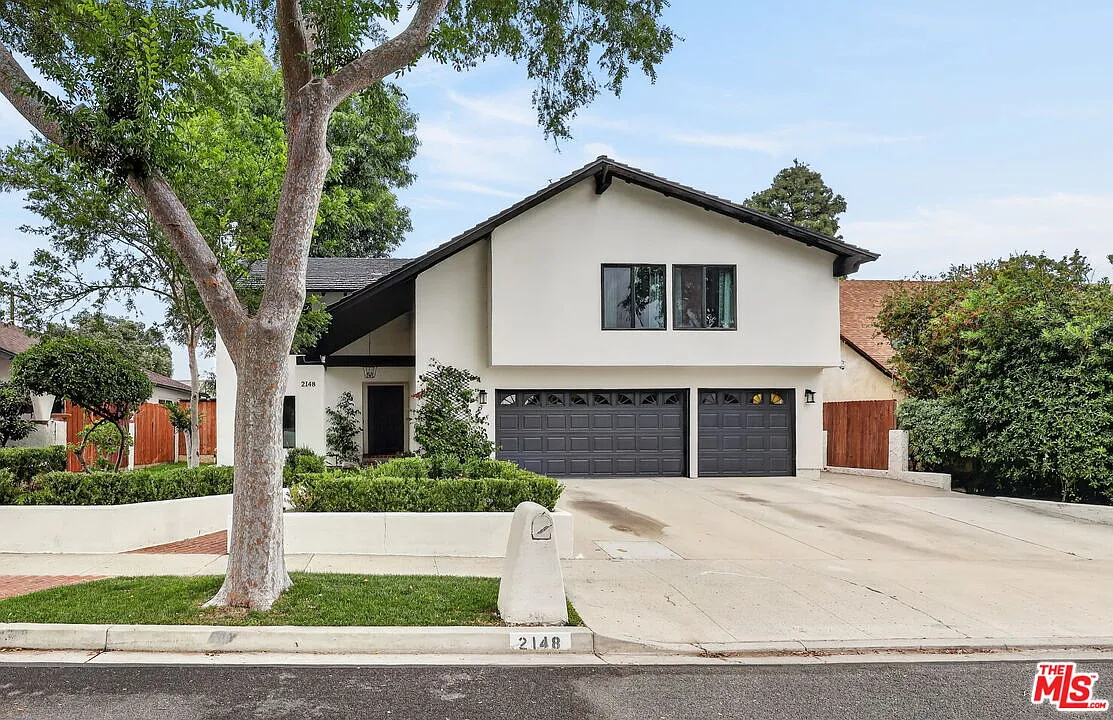 4 bed, 2.5 bath, 2695 sqft, $6,000 — Photo 1