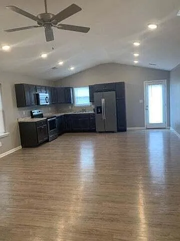 3 bed, 2.0 bath, 1322 sqft, $1,900 — Photo 3