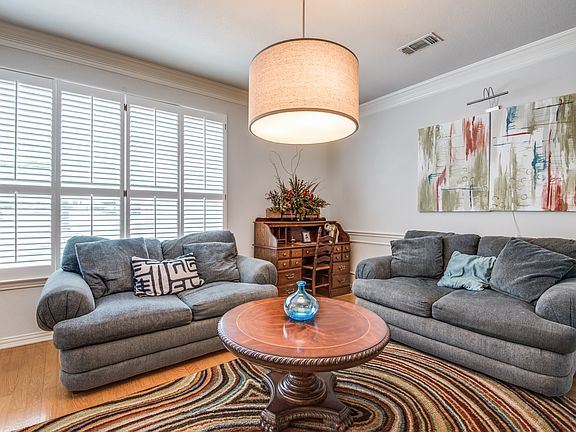 3rd image of 400 Clover Leaf Ln