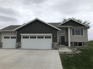 815 Golfview Ave, Zumbrota, MN 55992