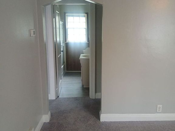 3rd image of 912 E 26th St