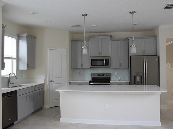 3rd image of 11941 Sonnet Ave