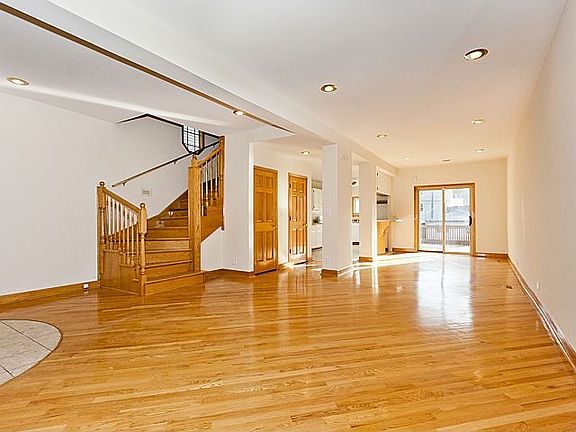 2nd image of 6059 N Hermitage Ave