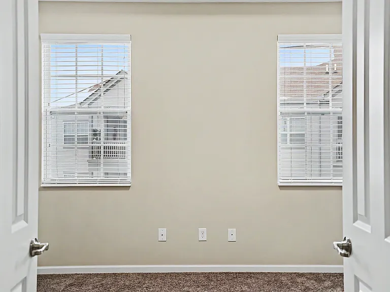 800 Redwood Ln — Photo 34