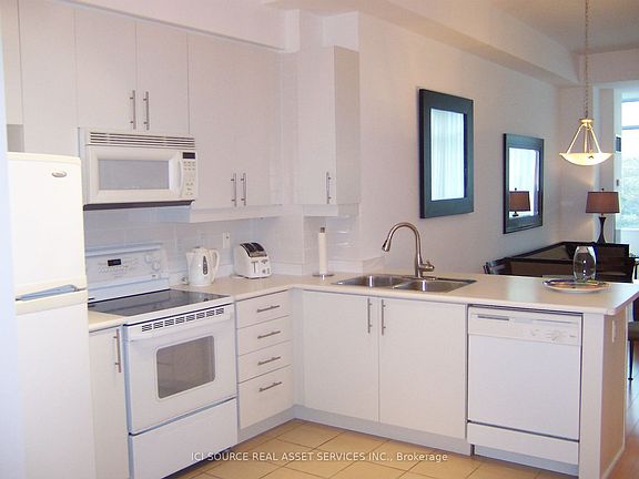 3rd image of 562 Eglinton Ave E #302