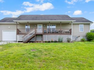1121 Martin Ln, La Follette, TN 37766