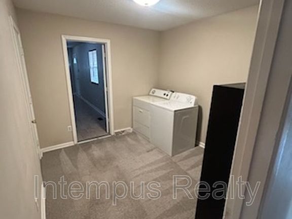 5th image of 1428 Westwood Dr