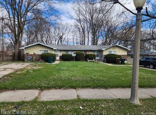 916/918 Pierce Rd, Lansing, MI 48910