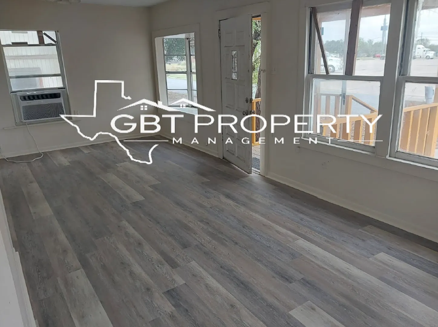 2 Bedroom 1 Bath Home! — Photo 3