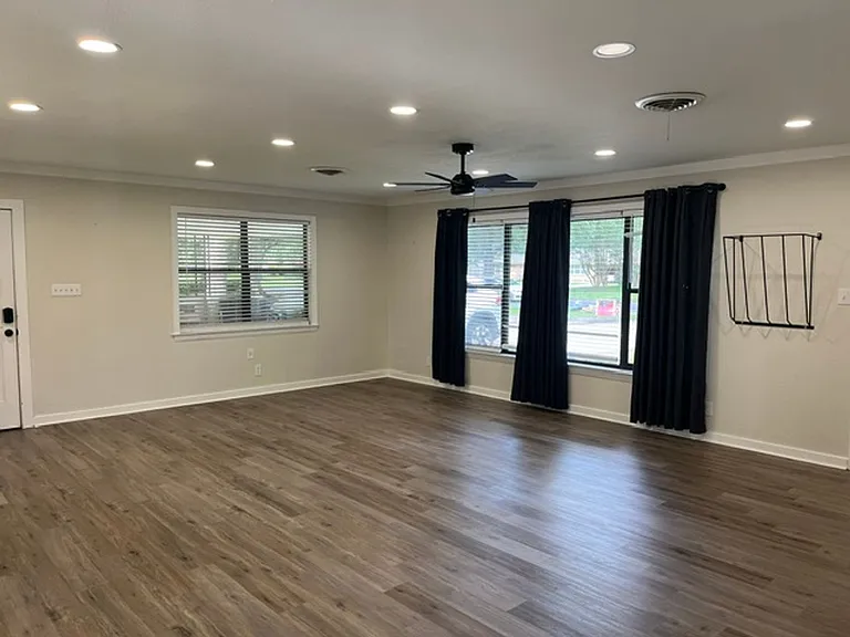 375 Sherwood Forest Blvd — Photo 5