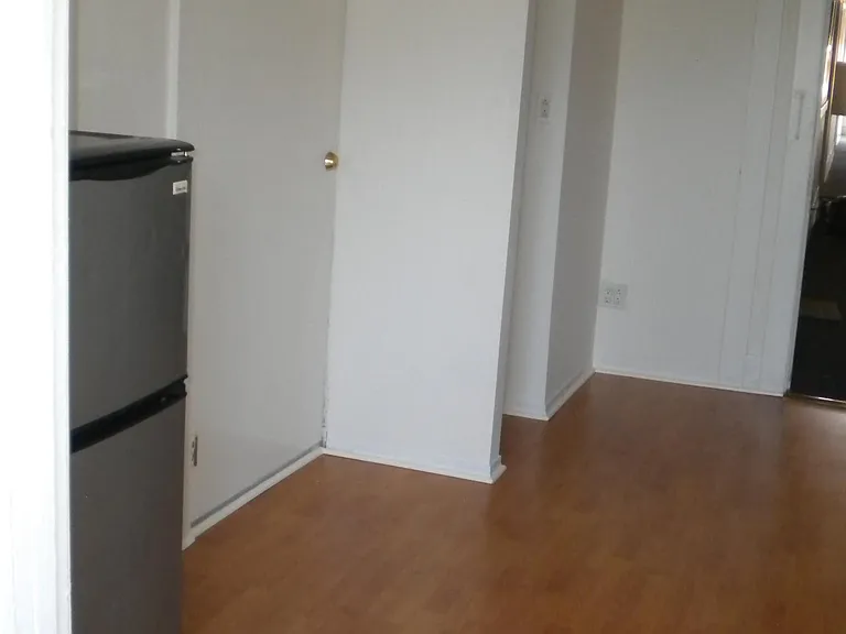 2408 S Grand Ave #8 — Photo 3