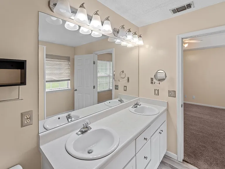 119 Pampas Dr — Photo 27